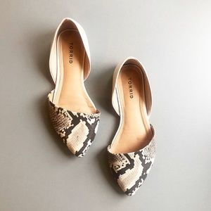 Torrid cream and gray snakeskin D’orsay  flats 7W